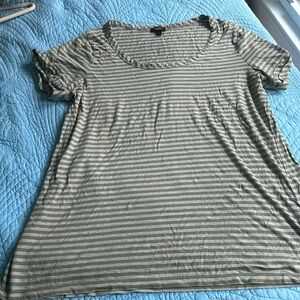 Women’s short sleeve shirt